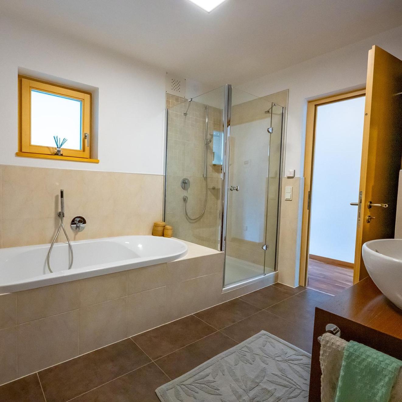 Biohof Gala Apartment นาตูร์โน ภายนอก รูปภาพ